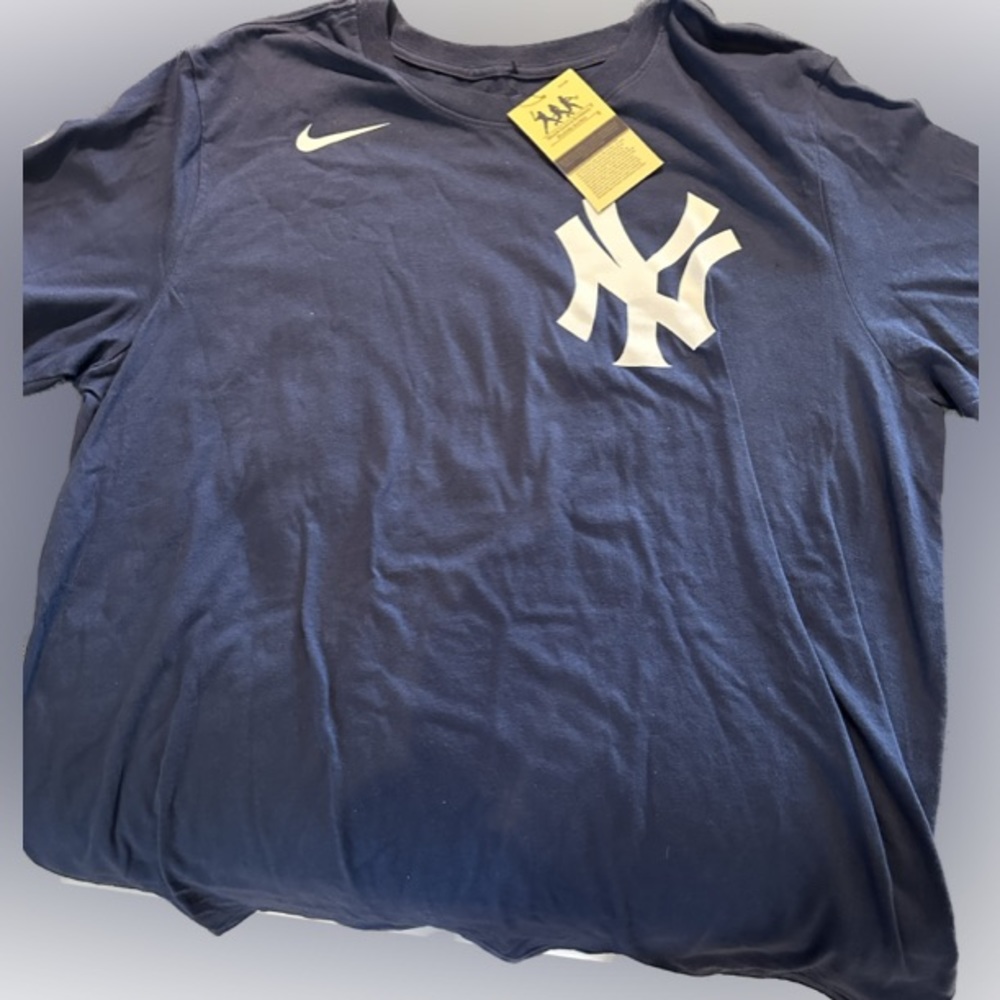 Men’s Nike size L Jeter Yankee t-shirt